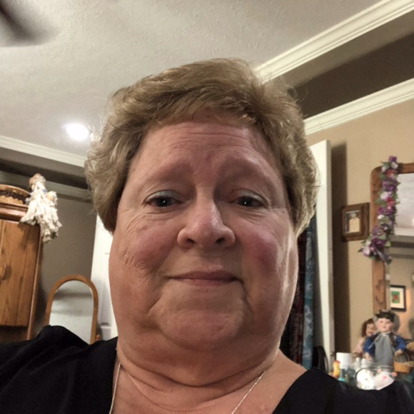 Meet your Posher, Kay - Picture 1 of 1